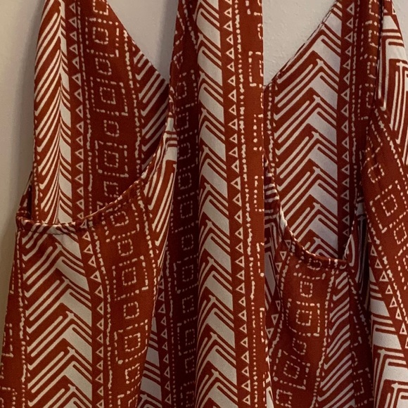 Wet Seal cami top pattern flowy racerback vneck - Picture 5 of 8